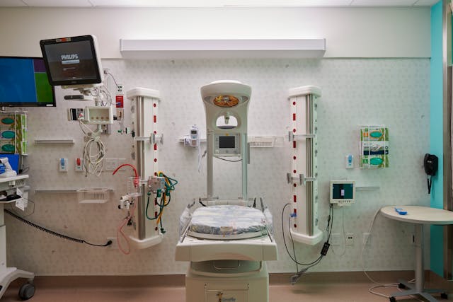 The custom circadian lighting system is mounted on the headwall above NICU isolettes at the Critical Care Building at Cincinnati Children&apos;s Hospital Medical Center.