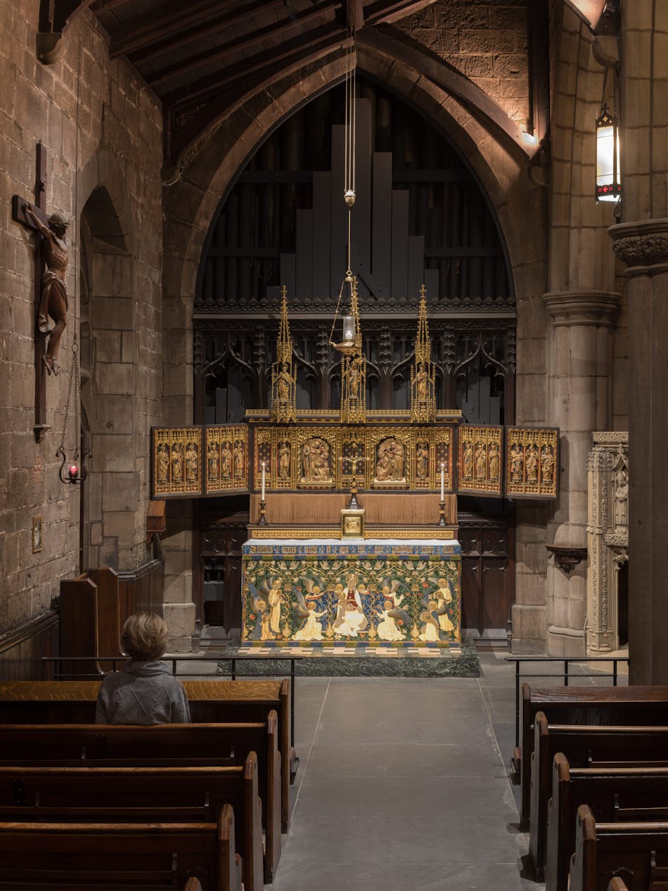 The lighting design illuminates the side aisle altar and cross independently, allowing the focus to shift to support the service sequence.