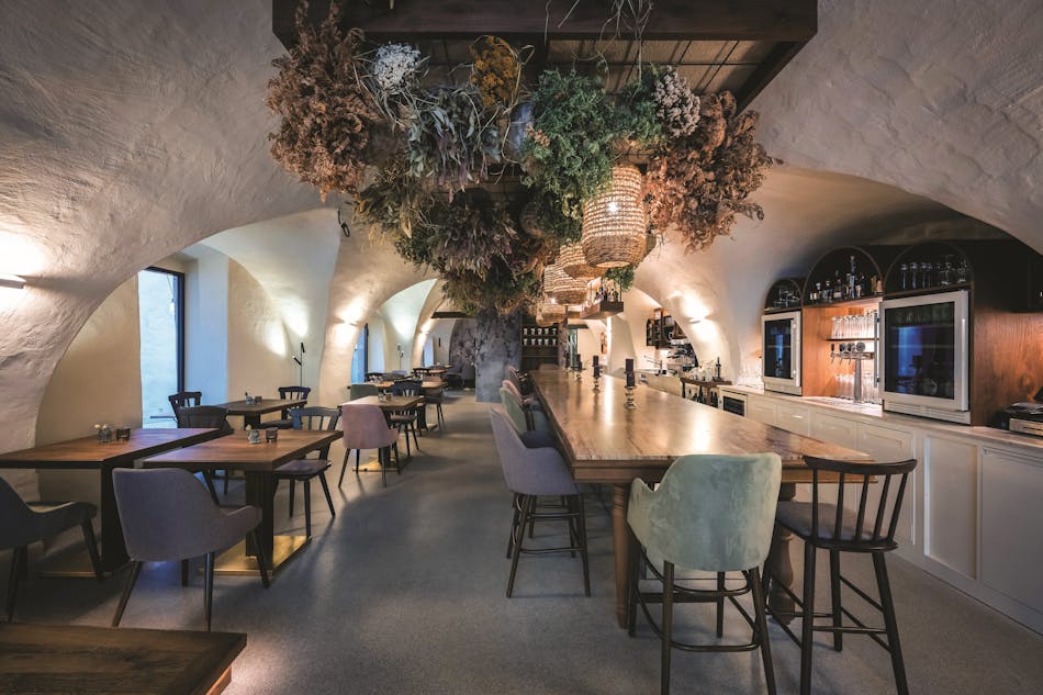 On the walls, the design team chose lighting that would draw diners attention to the curve of the historic arches, rather than spotlighting the tables.
